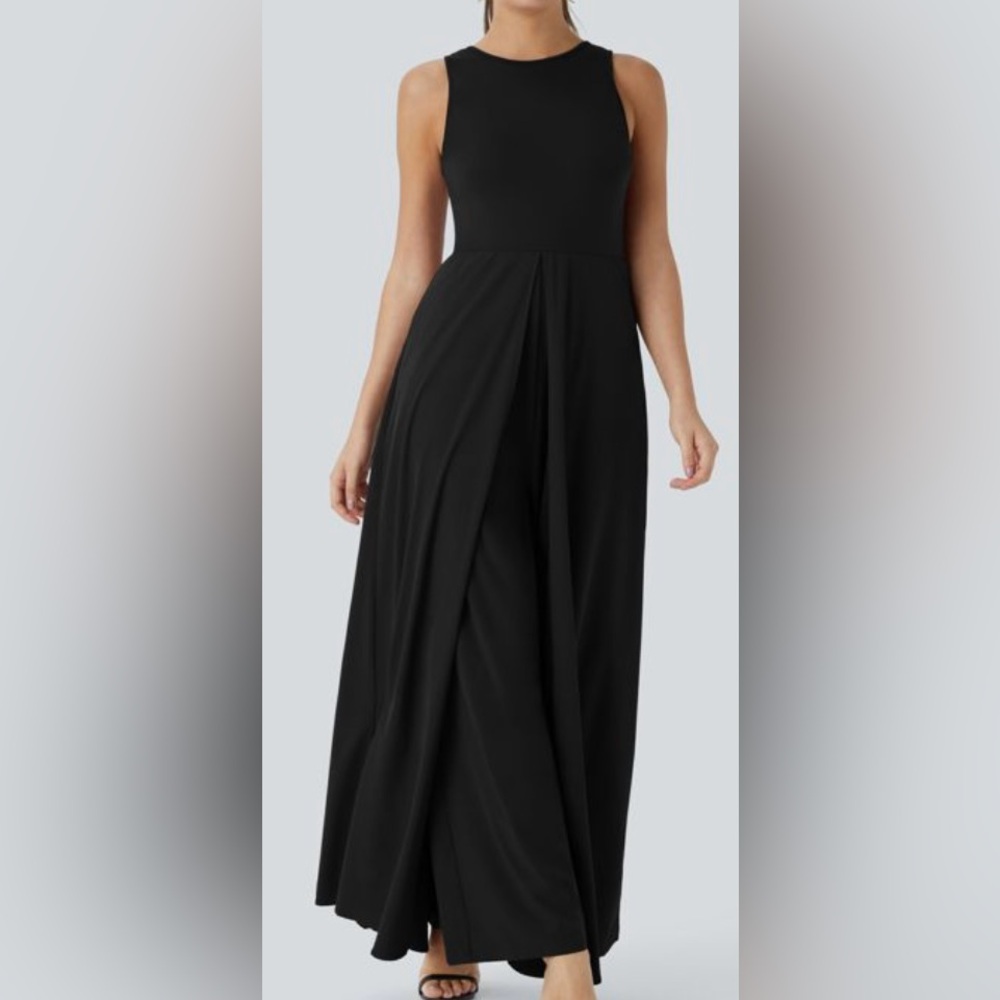 NWT Halara sleeveless jumpsuit dress with pants size Large and POCKETS!